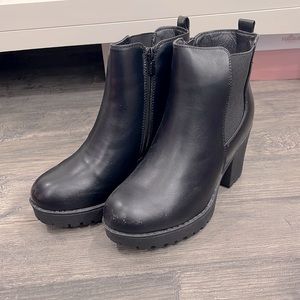 New with box refresh chunky boots